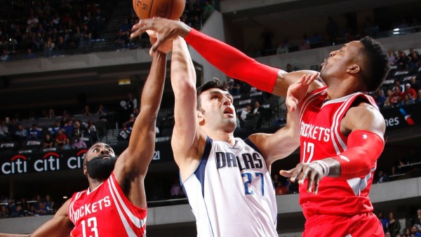 160406231910 zaza pachulia dwight howard houston rockets v dallas mavericks.1000x563