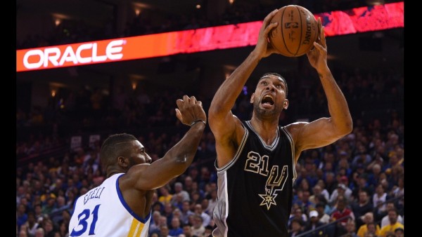 160408014311 tim duncan festus ezeli nba san antonio spurs at golden state warriors.1000x563