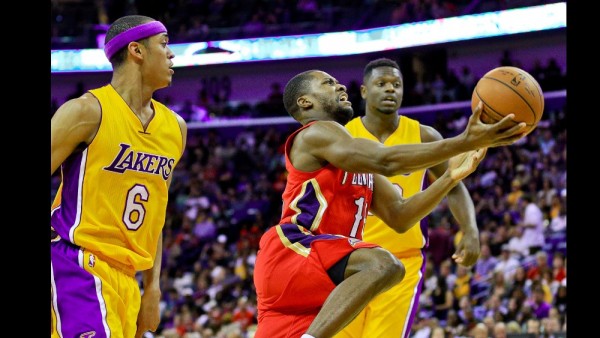 160409000630 jordan clarkson toney douglas nba los angeles lakers at new orleans pelicans.1000x563 1