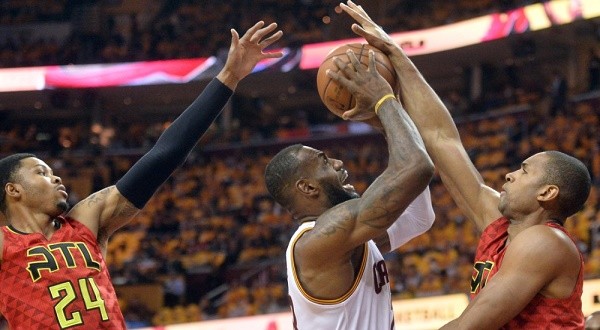 160502195032 lebron james kent bazemore al horford nba playoffs atlanta hawks at cleveland cavaliers.1000x563