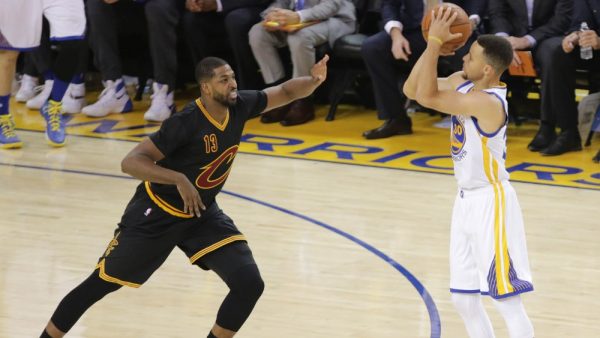 160619205019 tristan thompson stephen curry nba finals cleveland cavaliers at golden state warriors.1000x563