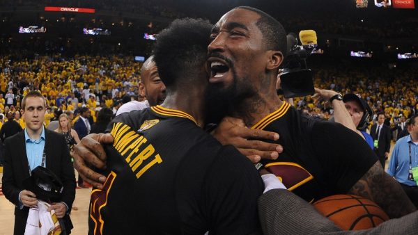 160620001248 iman shumpert j r smith 2016 nba finals game seven.1000x563