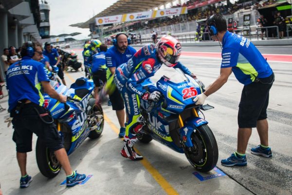 maverick vinales and team.gallery full top lg