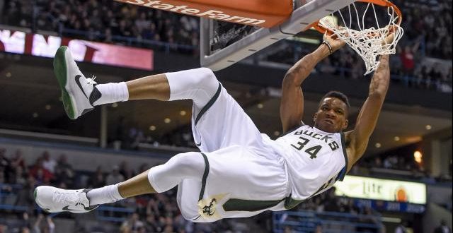 Giannis Antetokounmpo home uni dunk