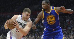 Blake Griffin drives on Kevin Durant