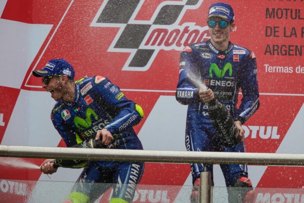 25 maverick vinales esp 46 valentino rossi itabl1 6389.gallery full top lg