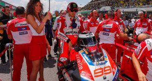 99 jorge lorenzo esp08321 gpmugello motogp ambience 0.gallery full top lg