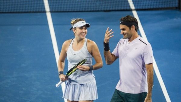 belinda bencic und roger federer aus der schweiz nach ihrem spiel gegen osaka und sugita aus japan