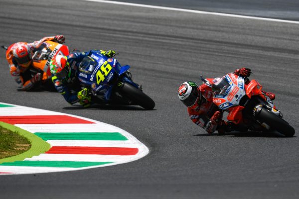 46 valentino rossi ita 99 jorge lorenzo esp ds58066.gallery full top fullscreen